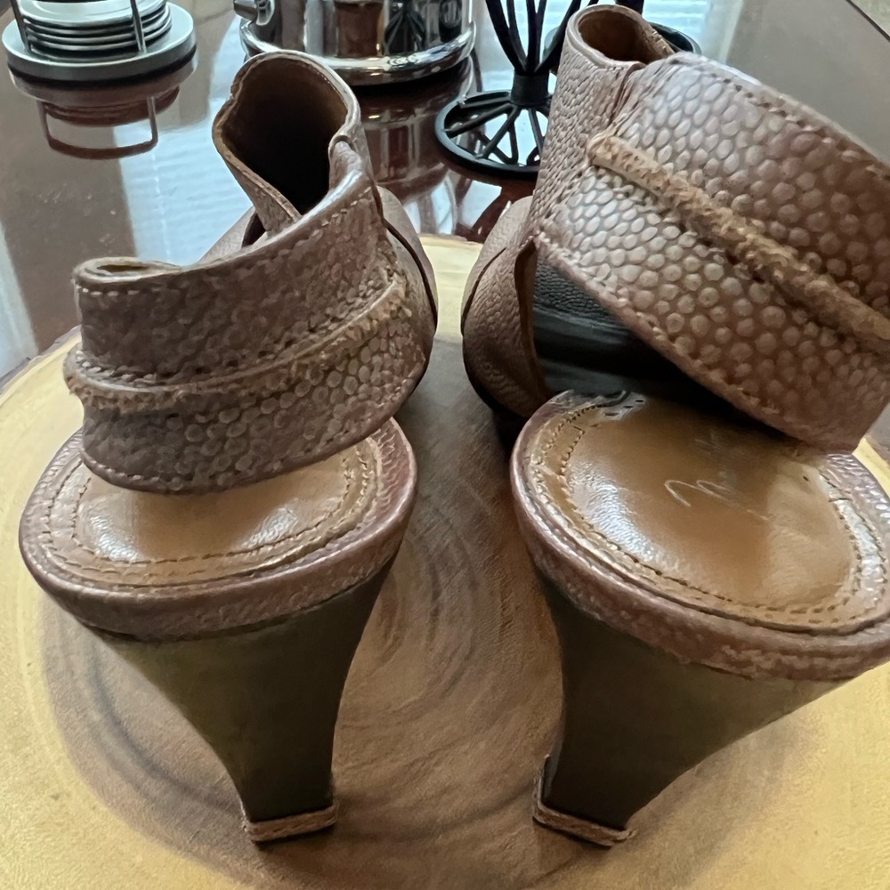 Max Azria leather sandals